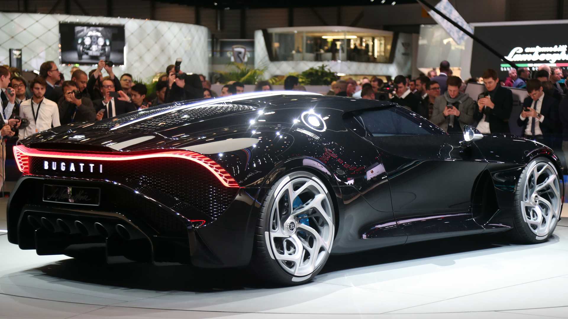 بوگاتی سریع‌ترین ماشین دنیا را رونمایی کرد
