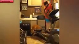 کلیپ فوق العاده خنده دار از سگ ها و گربه ها